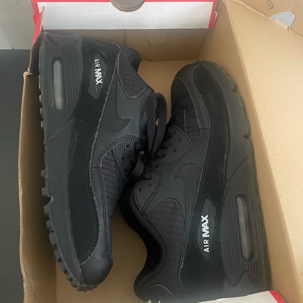 Nike Air Max (men size 8 black)